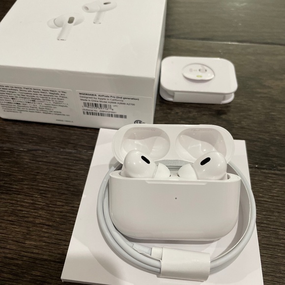 Earbuds (Only opened to try)